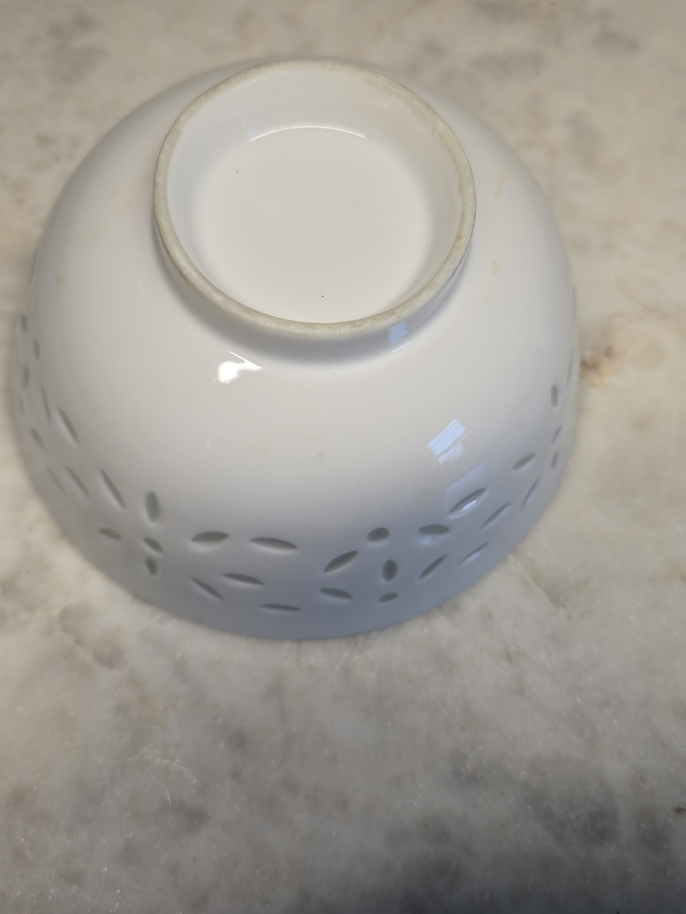 Chinese Fine Porcelain Translucent Rice Pattern Bowl - Picture 5 of 5